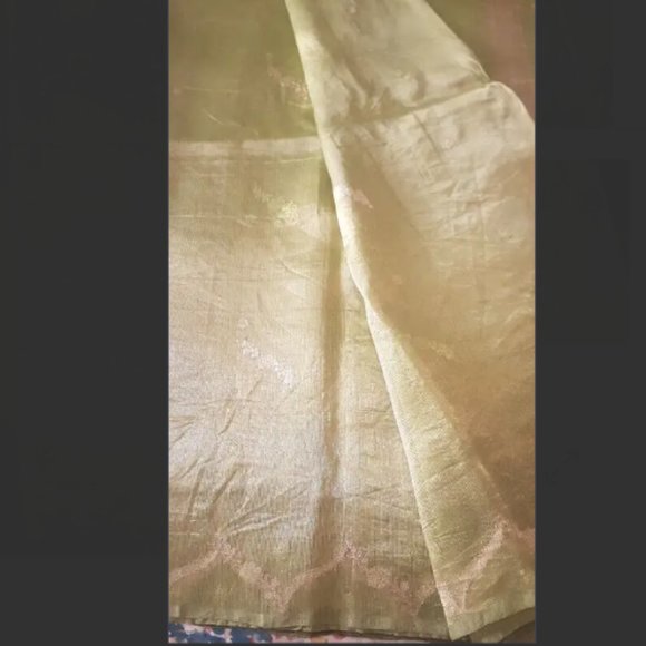 Green and gold saree - Picture 2 of 3